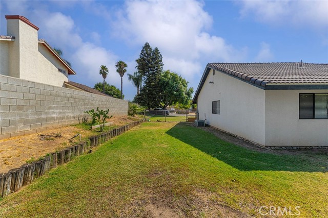 6860 27th Street, Jurupa Valley CA: https://media.crmls.org/medias/a3e510d2-a06b-4349-a888-d3058684f7b1.jpg