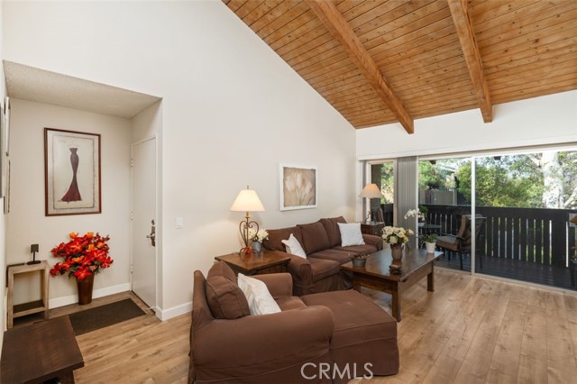 Detail Gallery Image 5 of 32 For 18350 Hatteras St #229,  Tarzana,  CA 91356 - 2 Beds | 1 Baths