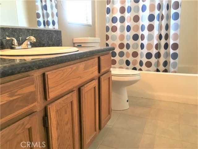 Detail Gallery Image 9 of 15 For 16349 Windcrest Dr, Fontana,  CA 92337 - 3 Beds | 2/1 Baths