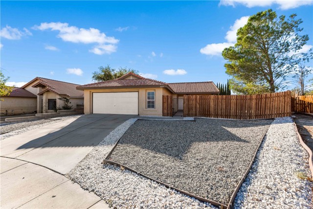 Detail Gallery Image 3 of 25 For 3357 Discovery Way, Rosamond,  CA 93560 - 3 Beds | 2 Baths