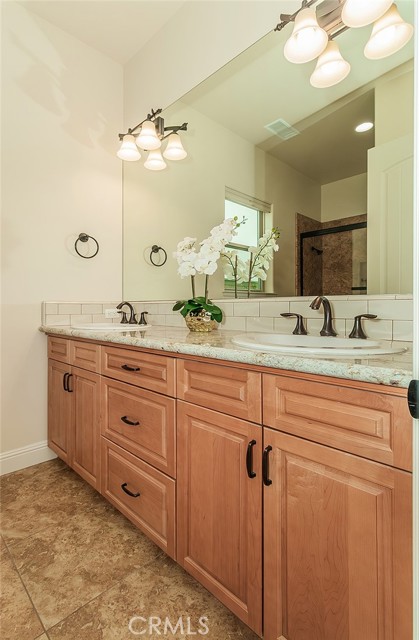 1562 N Empire Lane, Clovis CA: https://media.crmls.org/medias/a3e5fdf8-2879-45e5-8352-5e844f06a240.jpg