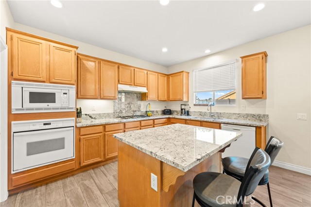 Detail Gallery Image 17 of 73 For 33926 Channel, Temecula,  CA 92592 - 4 Beds | 2/1 Baths