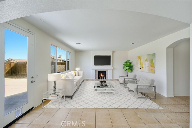 Detail Gallery Image 7 of 43 For 9373 Dragon Tree, Hesperia,  CA 92344 - 4 Beds | 3 Baths