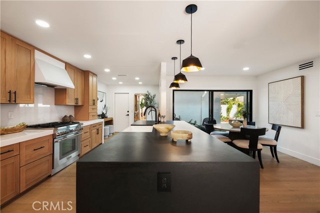 Detail Gallery Image 27 of 42 For 22 Rue Cannes, Newport Beach,  CA 92660 - 2 Beds | 2 Baths