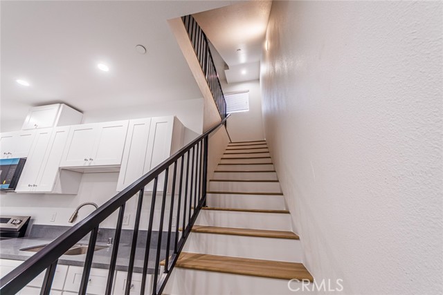 Detail Gallery Image 8 of 27 For 11839 1/2 Runnymede, North Hollywood,  CA 91605 - 4 Beds | 4 Baths