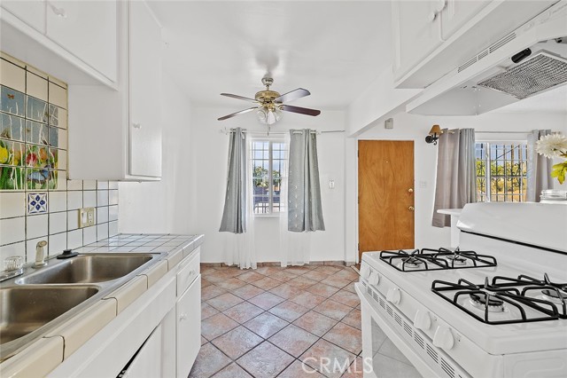 Detail Gallery Image 12 of 16 For 330 W Laurel St #C,  Compton,  CA 90220 - 1 Beds | 1 Baths