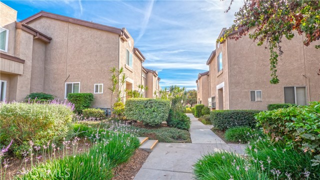 Detail Gallery Image 2 of 48 For 1710 S Mountain Ave #39,  Ontario,  CA 91762 - 2 Beds | 2/1 Baths