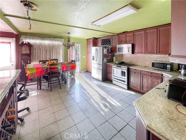 Kitchen/Dining Area