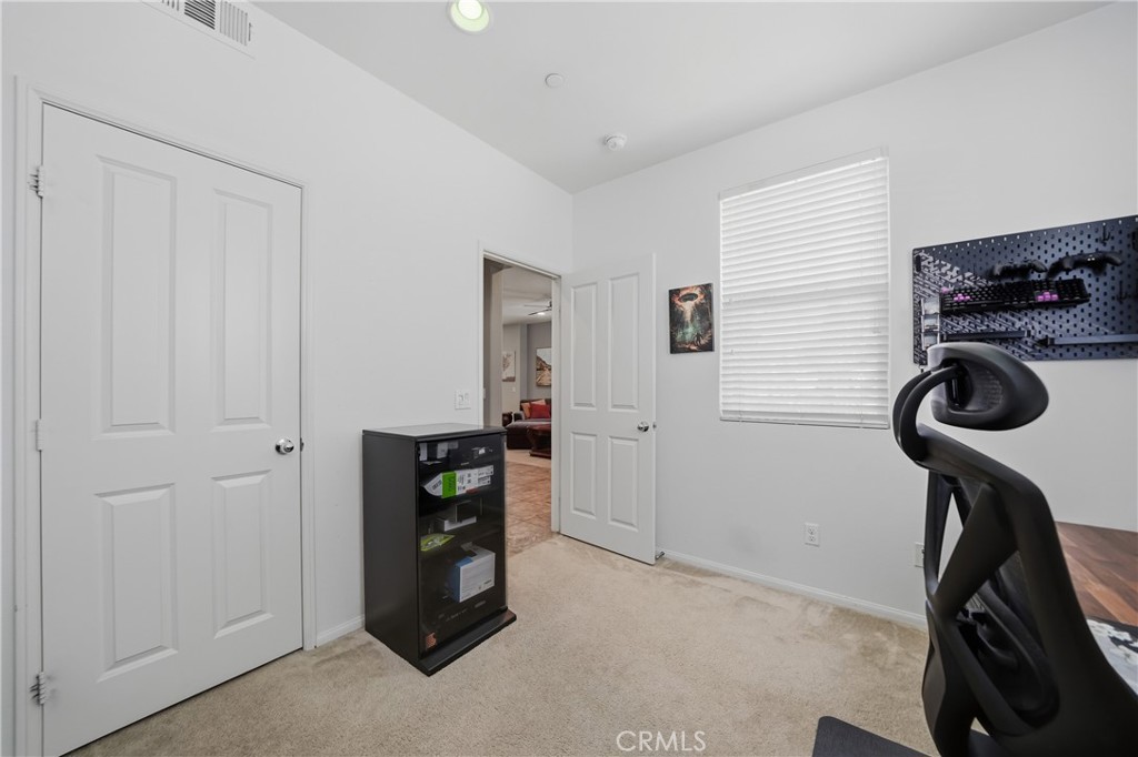 https://media.crmls.org/medias/a3ed4ebf-9c4f-4a03-bbbc-144fcb973bdd.jpg?preset=X-Large