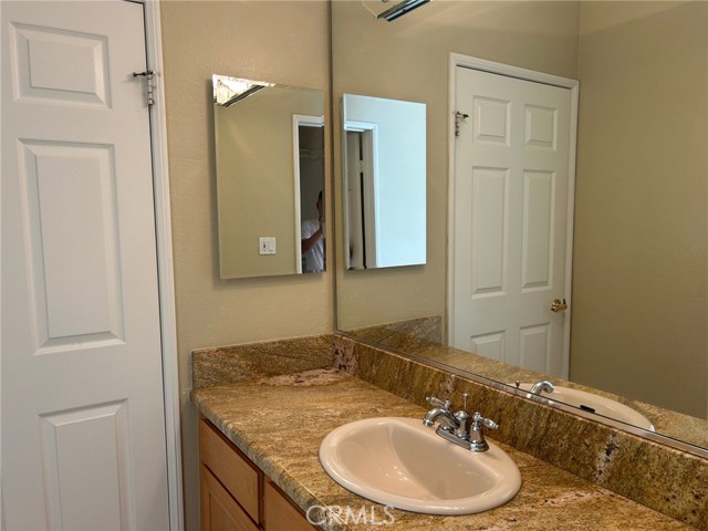 Detail Gallery Image 14 of 21 For 5200 Premiere Hills Cir #246,  Woodland Hills,  CA 91364 - 2 Beds | 2/1 Baths