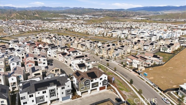 Detail Gallery Image 24 of 27 For 27341 Bear Creek Ln, Valencia,  CA 91381 - 3 Beds | 3/1 Baths