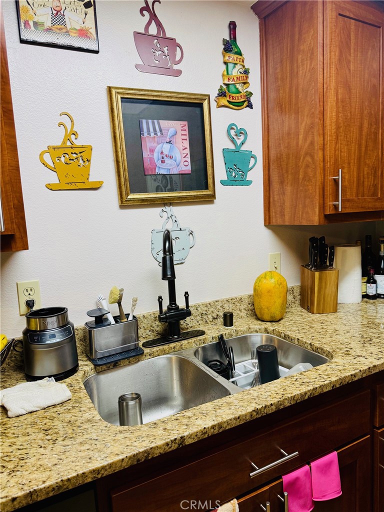 https://media.crmls.org/medias/a3f0ca26-8e50-42a9-8dff-3a028a200951.jpg?preset=X-Large