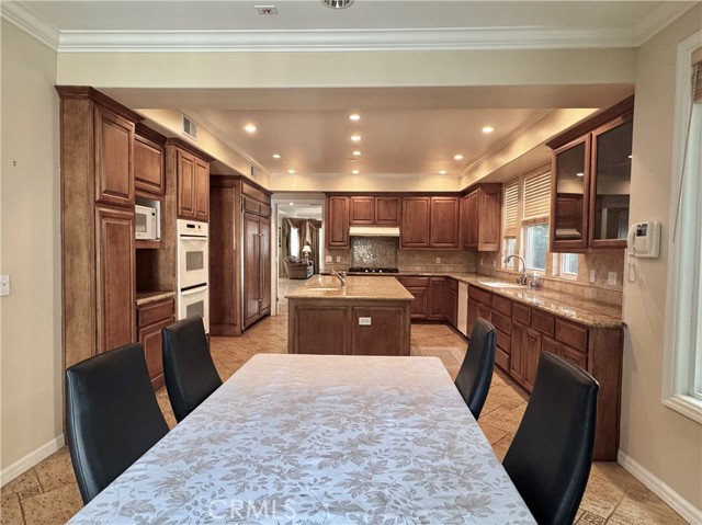 458 S Clark Drive, Beverly Hills CA: https://media.crmls.org/medias/a3f1bcd9-9158-49be-820b-2c26a30ea8d2.jpg
