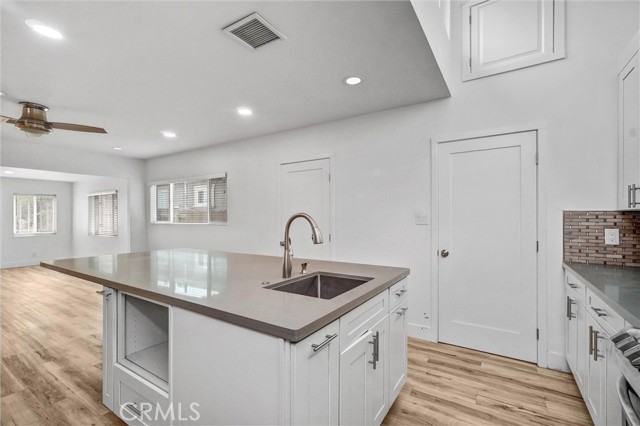 2321 Locust Avenue, Long Beach CA: https://media.crmls.org/medias/a3f1ffbb-1759-42a4-960d-790f1e01f539.jpg