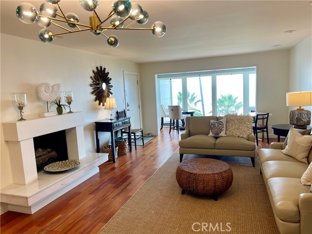 Detail Gallery Image 2 of 25 For 1039 Coast Bld #G,  La Jolla,  CA 92037 - 2 Beds | 2 Baths