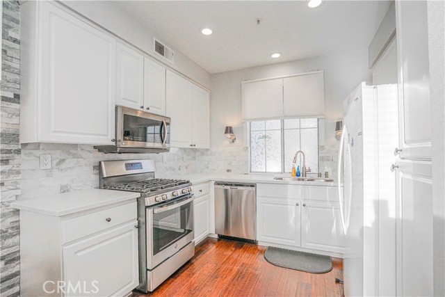 Detail Gallery Image 8 of 28 For 13621 Freemont Ct, La Mirada,  CA 90638 - 3 Beds | 3 Baths