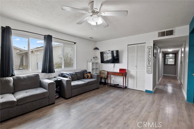 Detail Gallery Image 4 of 21 For 784 S Miramar, San Jacinto,  CA 92583 - 4 Beds | 2 Baths