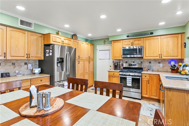 4821 E Kenyon Place, Orange CA: https://media.crmls.org/medias/a3f3d244-0b89-4533-82bc-b3d32200d43d.jpg