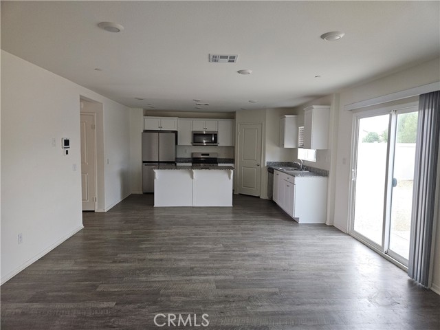1221 Justice Place, Hemet CA: https://media.crmls.org/medias/a3f5685a-d232-47d0-b956-3653654a44de.jpg