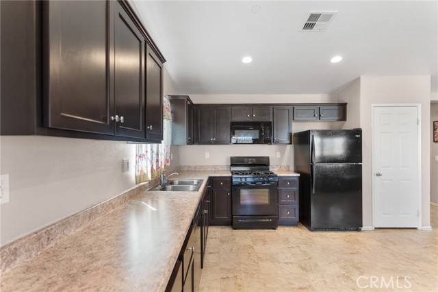 Detail Gallery Image 16 of 41 For 11914 Andrews Pl, Victorville,  CA 92392 - 3 Beds | 2 Baths
