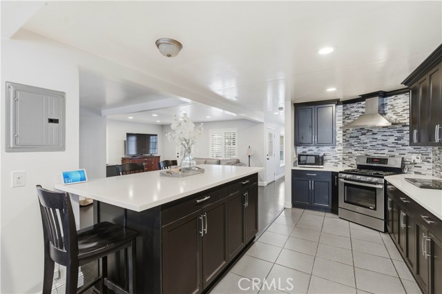 Detail Gallery Image 8 of 43 For 12232 Truesdale, Sun Valley,  CA 91352 - 5 Beds | 4 Baths