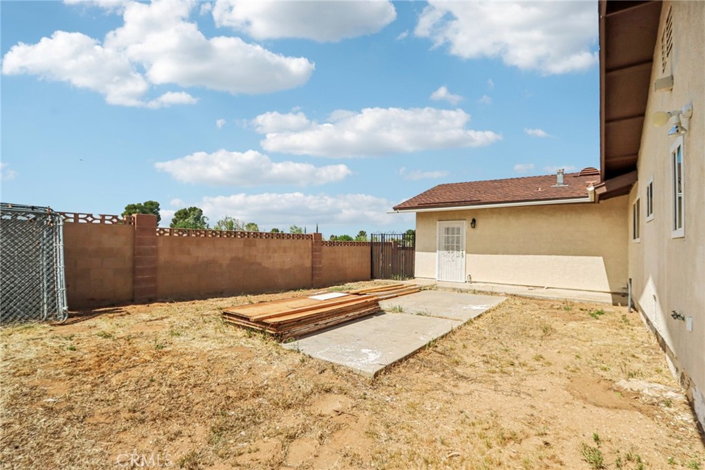 https://media.crmls.org/medias/a3f7d3ad-ffd5-4efd-aab3-5d76864dc84c.jpg?preset=X-Large