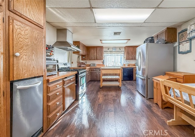 2191 Hilldale Avenue, Simi Valley CA: https://media.crmls.org/medias/a3f8d543-3872-4957-a8cf-a54a2c9f9b9f.jpg