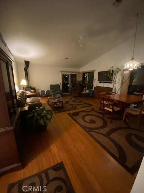 https://media.crmls.org/medias/a3f93664-4627-40b7-a22e-347afe7b9c87.jpg?preset=X-Large
