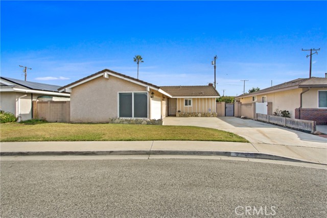 Detail Gallery Image 2 of 21 For 5306 Iroquois Ave, Lakewood,  CA 90713 - 4 Beds | 2 Baths