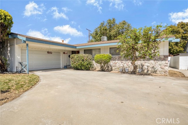 8834 Gerald Avenue, North Hills CA: https://media.crmls.org/medias/a3fae1a4-2d35-4a71-a603-684eba742dc4.jpg