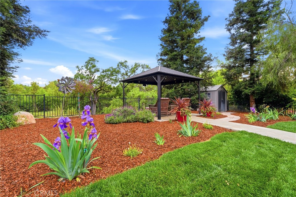 https://media.crmls.org/medias/a3fb0d6a-4546-4fa4-b0b5-efe1f2cf8cc8.jpg?preset=X-Large