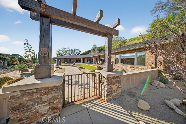 Detail Gallery Image 10 of 64 For 11159 Mcvine, Sunland,  CA 91040 - 4 Beds | 4 Baths