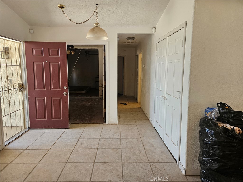 https://media.crmls.org/medias/a3fdbcee-a77c-4dc2-9b99-7e14f7080e87.jpg?preset=X-Large