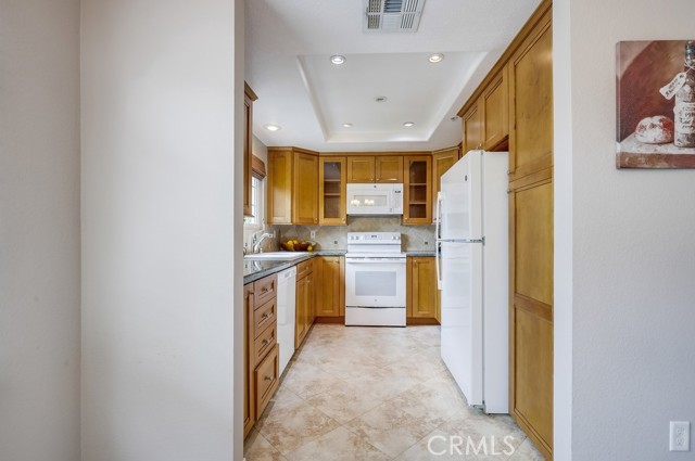 253 Gallery Way, Tustin CA: https://media.crmls.org/medias/a3fe05e9-d9a0-471b-a000-5a29f6ea332b.jpg