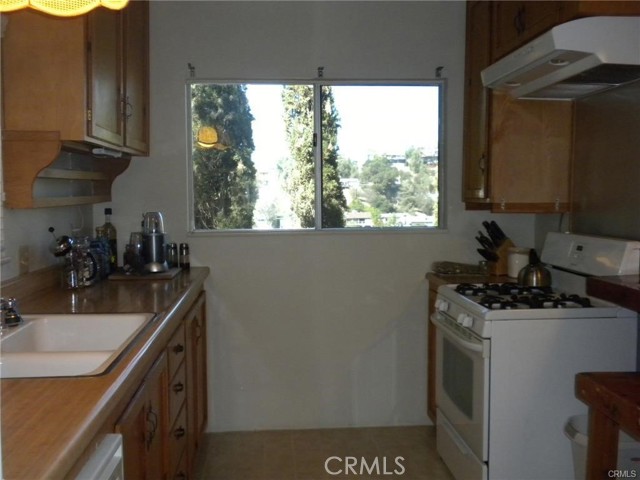 Detail Gallery Image 3 of 7 For 4345 Camello Rd, Woodland Hills,  CA 91364 - 3 Beds | 2/1 Baths