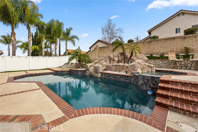 Image 2 for 901 Roxbury Dr, Corona, CA 92882