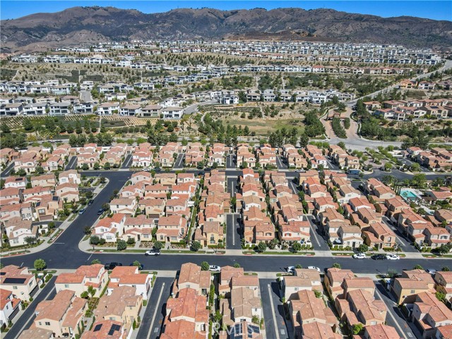 Detail Gallery Image 32 of 33 For 20262 Pienza Ln, Porter Ranch,  CA 91326 - 2 Beds | 3 Baths