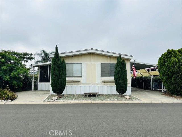 4000 Pierce Street, Riverside CA: https://media.crmls.org/medias/a3ff88ed-d3ea-4370-8596-553a2ad1ca45.jpg