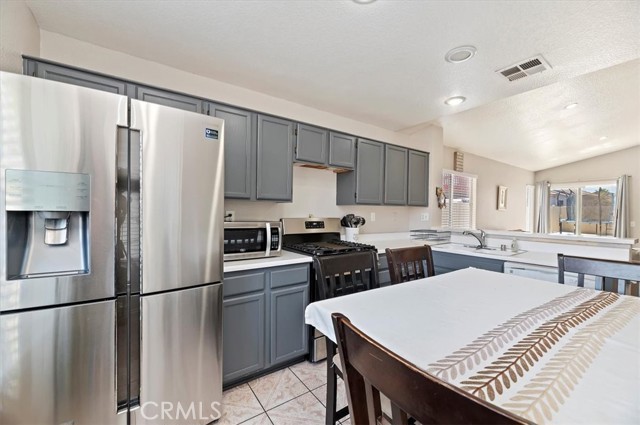 Detail Gallery Image 9 of 26 For 1327 Carriage Ln, Perris,  CA 92571 - 3 Beds | 2 Baths