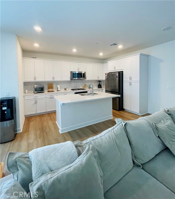 Detail Gallery Image 8 of 30 For 2004 2004 Dewdrop, Upland,  CA 91786 - 4 Beds | 2/1 Baths