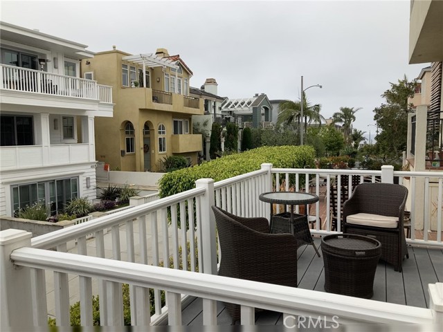 Detail Gallery Image 29 of 29 For 409 16th St, Manhattan Beach,  CA 90266 - 3 Beds | 2 Baths