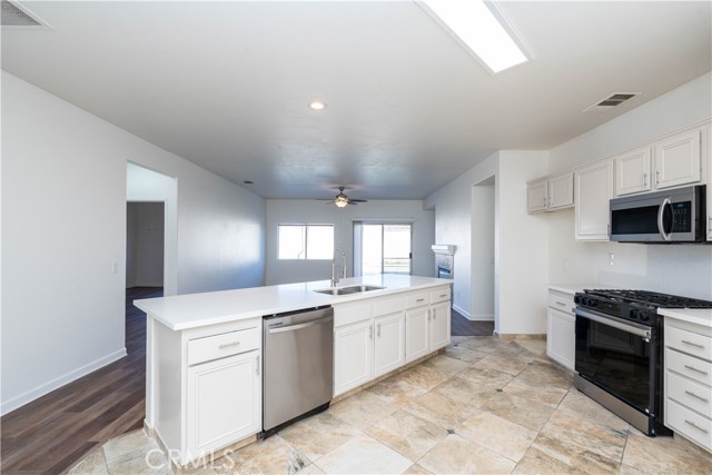 Detail Gallery Image 5 of 15 For 43860 Tiber St, Hemet,  CA 92544 - 4 Beds | 2 Baths