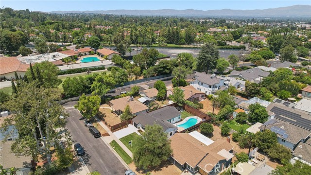 18257 Palora Street, Tarzana CA: https://media.crmls.org/medias/a4015f59-65de-4bd6-8d87-8d75b7fa4ce6.jpg