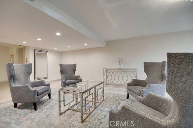 Detail Gallery Image 14 of 32 For 1277 S Beverly Glen Bld #303,  Los Angeles,  CA 90024 - 2 Beds | 2/1 Baths