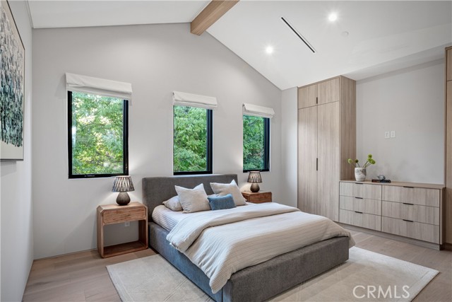 Detail Gallery Image 23 of 34 For 4830 Valjean Ave, Encino,  CA 91436 - 5 Beds | 5/1 Baths