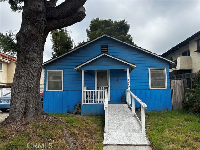 2212 Gates Avenue, Redondo Beach, California 90278, 2 Bedrooms Bedrooms, ,1 BathroomBathrooms,Residential,Sold,Gates,SB24135830