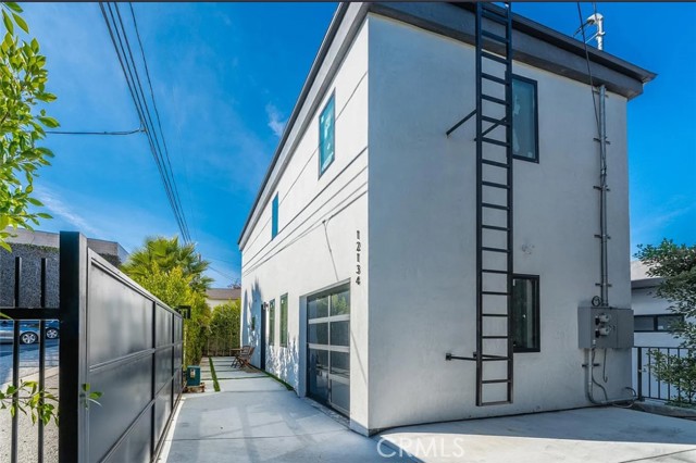 Detail Gallery Image 22 of 25 For 12134 Clarkson Rd, Los Angeles,  CA 90064 - 2 Beds | 3/1 Baths