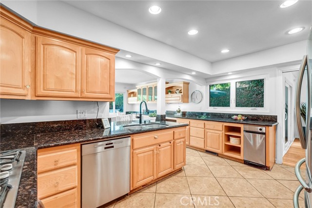 Detail Gallery Image 18 of 66 For 4121 Country Club Dr, Lakewood,  CA 90712 - 4 Beds | 5 Baths