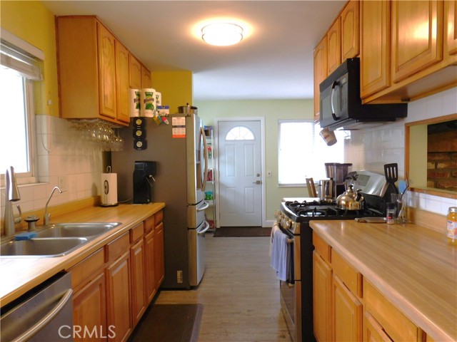 Detail Gallery Image 15 of 56 For 2669 W Russell Ave, Anaheim,  CA 92801 - 3 Beds | 2 Baths