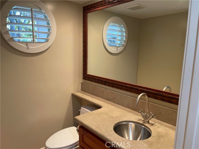 Detail Gallery Image 7 of 24 For 17 Harborcrest #43,  Irvine,  CA 92604 - 2 Beds | 2/1 Baths